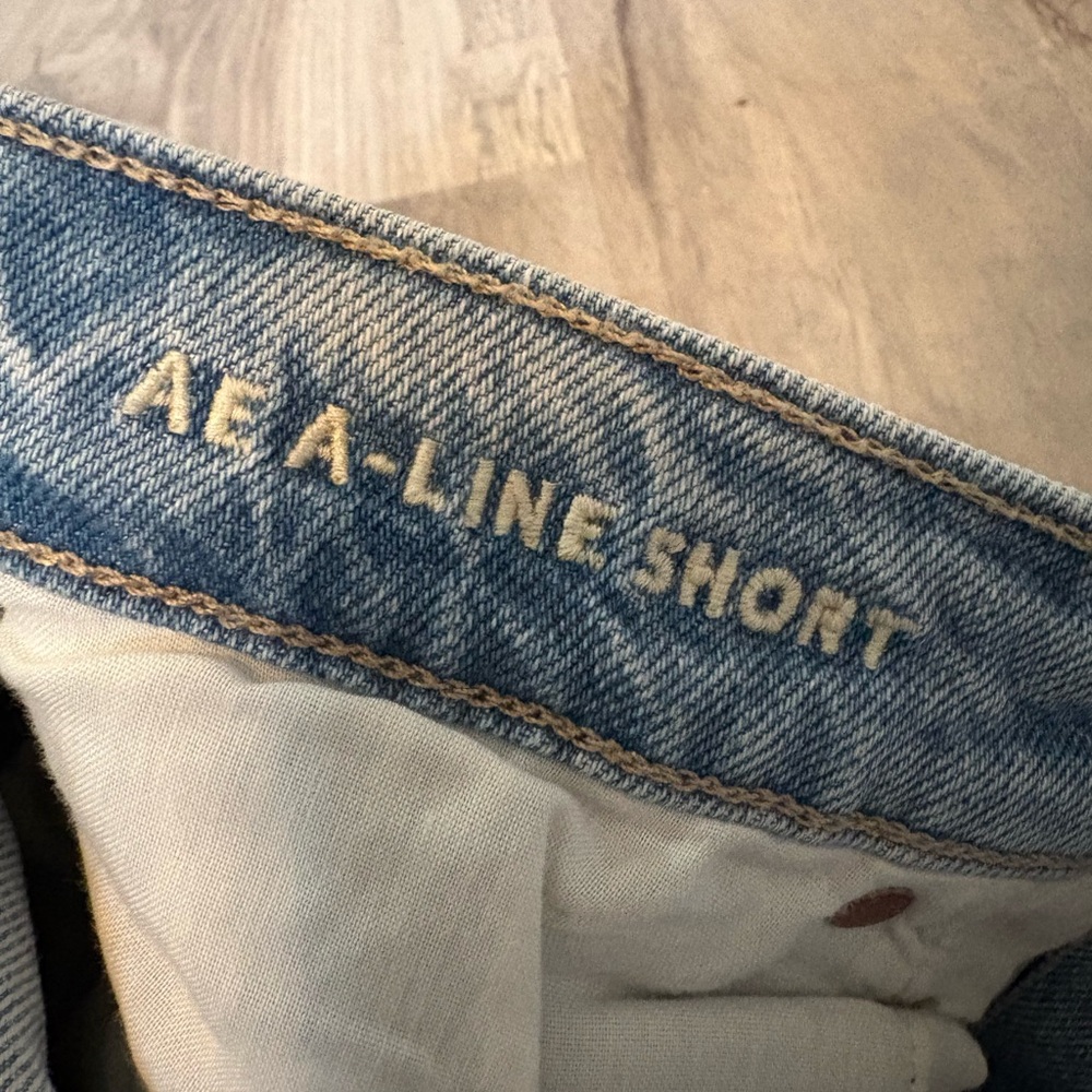 American Eagle A-Line Fit Short Denim Distressed Women’s Shorts Size 4 NWT - Picture 6 of 6